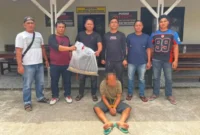 Pelaku saat diamankan Tim Opsnal Satreskrim Polres Pasbar. (Foto: Humas Polres Pasbar)