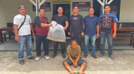 Pelaku saat diamankan Tim Opsnal Satreskrim Polres Pasbar. (Foto: Humas Polres Pasbar)