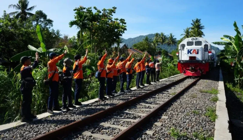Sebanyak 27.432 pelanggan menggunakan kereta api di Sumbar saat libur HUT ke-81 RI. (Foto: PT KAI Divre II Sumbar)