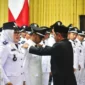 Bupati Padang Pariaman John Kenedy Azis melantik 73 wali nagari hasil Pilwana Serentak 2026 di Hall IKK Parit Malintang, Rabu (26/8/2026). (Foto: Diskominfo Padang Pariaman)