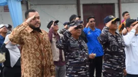 Wali Kota Padang, Fadly Amran, menghadiri pelepasan KRI Teluk Kendari-518 di Dermaga IV Pelabuhan Teluk Bayur, Minggu (16/8/2026). (Foto: Pemko Padang)
