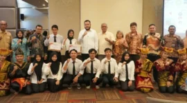 Wali Kota Padang Fadly Amran melepas peserta program pelatihan kerja ke Turki dan Jepang di HW Hotel, Sabtu (15/8/2026). (Foto: Pemko Padang)