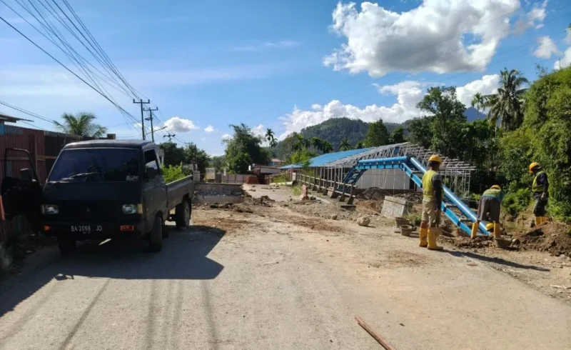 Pemko Padang memulai pembangunan Jembatan Kampung Tanjung di Kecamatan Kuranji. (Foto: Pemko Padang)