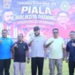 Wali Kota Padang, Fadly Amran, membuka Turnamen Sepak Bola U-13 Piala Wali Kota Padang Tahun 2026, di Lapangan Sepak Bola Kampung Pisang, Minggu (30/8/2026). (Foto: Pemko Padang)