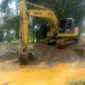 Pemko Padang melalui Dinas PUPR melakukan perbaikan infrastruktur jembatan dan normalisasi sungai di sejumlah titik di Kota Padang. (Foto: Pemko Padang)