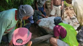 Penanganan kerusakan Daerah Irigasi (D.I) pertanian pascabanjir di Kota Padang. (Foto: Pemko Padang)