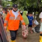 Wali Kota Padang Fadly Amran meninjau penanganan dampak banjir di kawasan Gunung Sariak dan Lapau Munggu, Selasa (4/8/2026). (Foto: Pemko Padang)