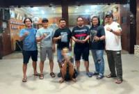 Tim Klewang Polresta Padang mengamankan remaja 16 tahun yang diduga mencuri kabel listrik toko elektronik di Pasar Raya Padang. (Foto: Polda Sumbar)