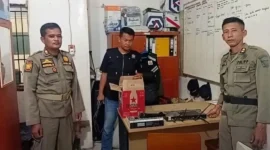 dan sejumlah perangkat dari sebuah kafe Jalan By Pass, Rabu (26/8/2026) dini hari. (Foto: Satpol PP Padang)