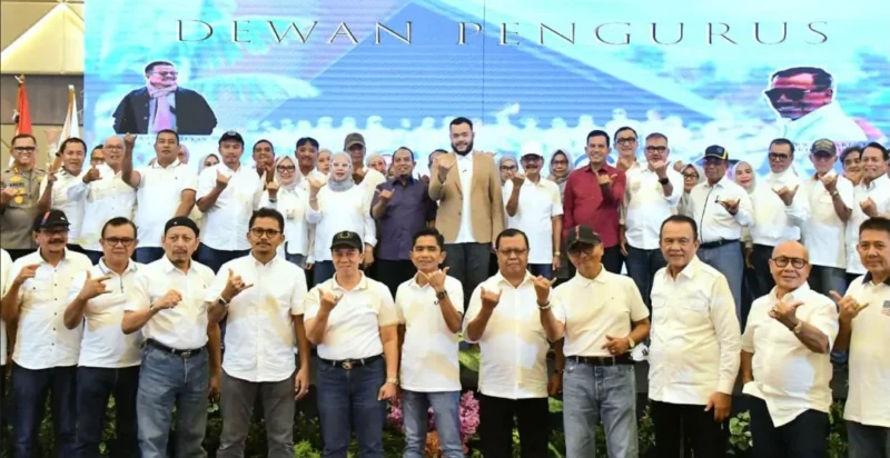 Wali Kota Padang Fadly Amran mengukuhkan Dewan Pengurus SPSC periode 2026-2030 di Hotel Pangeran Beach, Jumat (14/8/2026). (Foto: Pemko Padang)
