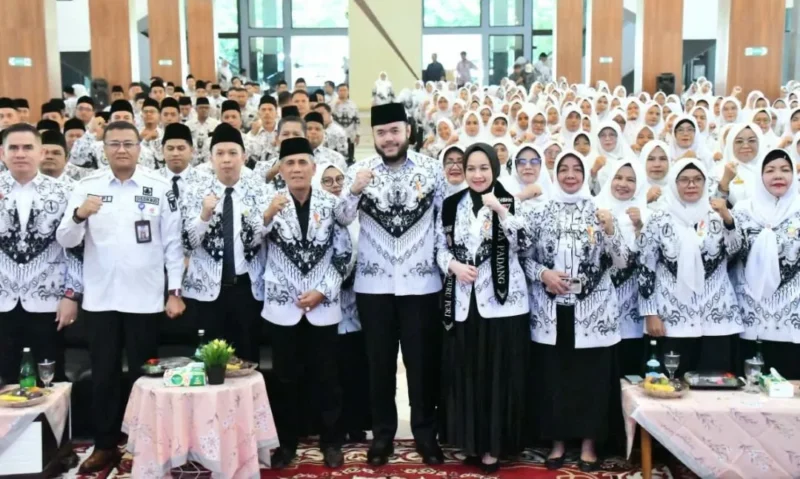 Wali Kota Padang Fadly Amran menghadiri Pengukuhan Pengurus PGRI Kota Padang Masa Bakti XXIII 2025-2030 di Bagindo Aziz Chan Youth Center, Rabu (26/8/2026). (Foto: Pemko Padang)