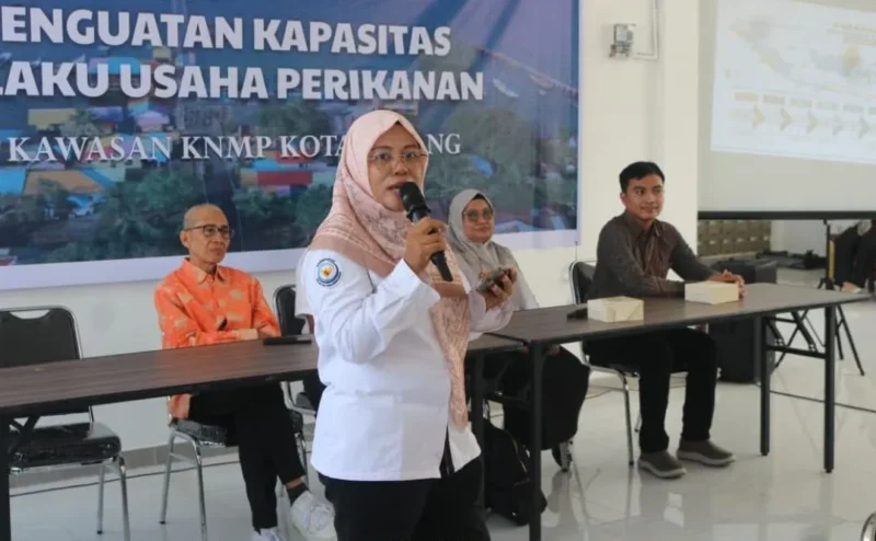 Dinas Perikanan dan Pangan Padang menggelar kegiatan peningkatan kapasitas pelaku usaha kelautan dan perikanan di kawasan Kampung Nelayan Merah Putih, Padang Sarai, Rabu (12/8/2026). (Foto: Pemko Padang)