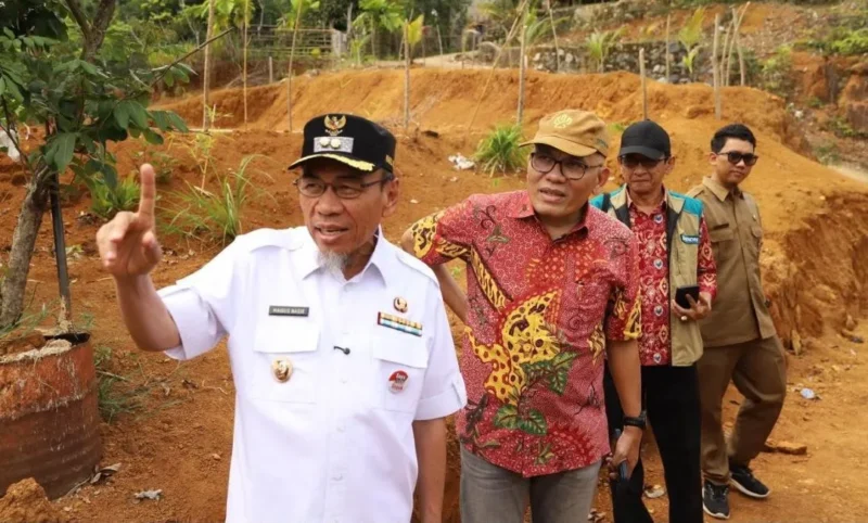 Wakil Wali Kota Padang Maigus Nasir meninjau lokasi Huntap bagi warga terdampak banjir bandang November 2025, Senin (11/8/2026). (Foto: Pemko Padang)