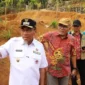 Wakil Wali Kota Padang Maigus Nasir meninjau lokasi Huntap bagi warga terdampak banjir bandang November 2025, Senin (11/8/2026). (Foto: Pemko Padang)