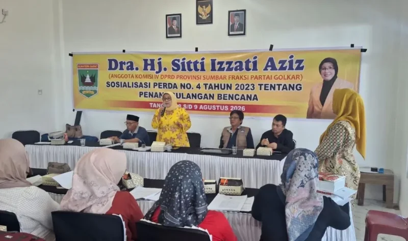 Anggota Komisi IV DPRD Sumbar, Sitti Izzati Aziz saat sosialisasi Perda Sumbar Nomor 4 Tahun 2023 tentang Penanggulangan Bencana, Minggu (9/8/2026). (Foto: Ist)