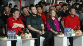 Wali Kota Padang Fadly Amran saat menghadiri peringatan Bulan Bung Hatta di Rumah Inspirasi H. Alex Indra Lukman, Kelurahan Ulak Karang Utara, Kecamatan Padang Utara, Minggu malam (30/8/2026). (Foto: Pemko Padang)