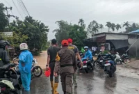BPBD Padang kerahkan personel untuk evakuasi warga. (Foto: Pemko Padang)