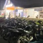 Polres Agam mengamankan 30 motor knalpot brong di Lubuk Basung, Sabtu malam (22/8/2026). (Foto: Polda Sumbar)