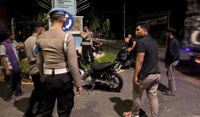 Polres Pariaman menertibkan balap liar di Jalan By Pass. Sejumlah motor berknalpot brong turut diamankan. (Foto: Polda Sumbar)