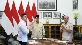 Presiden Prabowo Subianto meresmikan 3.395 jembatan TNI-Polri serta 3.000 sumber air bersih TNI AD secara hybrid dari Istana Merdeka, Kamis (13/8/2026). (Foto: BPMI Setpres)