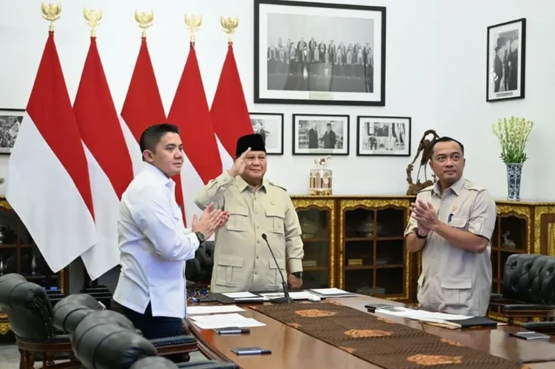 Presiden Prabowo Subianto meresmikan 3.395 jembatan TNI-Polri serta 3.000 sumber air bersih TNI AD secara hybrid dari Istana Merdeka, Kamis (13/8/2026). (Foto: BPMI Setpres)
