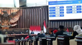 Presiden Prabowo saat menyampaikan Keterangan Pemerintah atas RUU tentang APBN 2027 beserta Nota Keuangan dan dokumen pendukungnya dalam Rapat Paripurna Pembukaan Masa Persidangan I DPR RI Tahun Sidang 2026–2027 di Gedung Nusantara, Kompleks Parlemen, Jakarta, Jumat (14/8/2026). (Foto: BPMI Setpres)