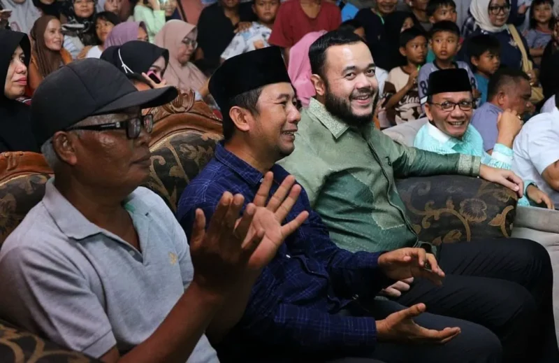 Wali Kota Padang Fadly Amran menghadiri puncak peringatan HUT ke-81 Kemerdekaan RI yang digelar IKAPOL di Jalan Legislatif, Kelurahan Kampung Olo, Kecamatan Nanggalo, Sabtu (29/8/2026) malam. (Foto: Pemko Padang)