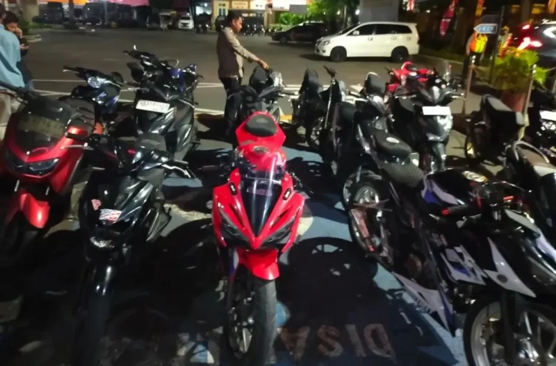 Polresta Padang mengamankan 21 motor knalpot brong dalam patroli KRYD pada 15–16 Agustus 2026. (Foto: Polda Sumbar)