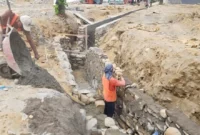 Dinas PUPR Kota Padang melakukan rehabilitasi saluran drainase di Kelurahan Tabing Banda Gadang, Kecamatan Nanggalo, Senin (31/8/2026). (Foto: Pemko Padang)