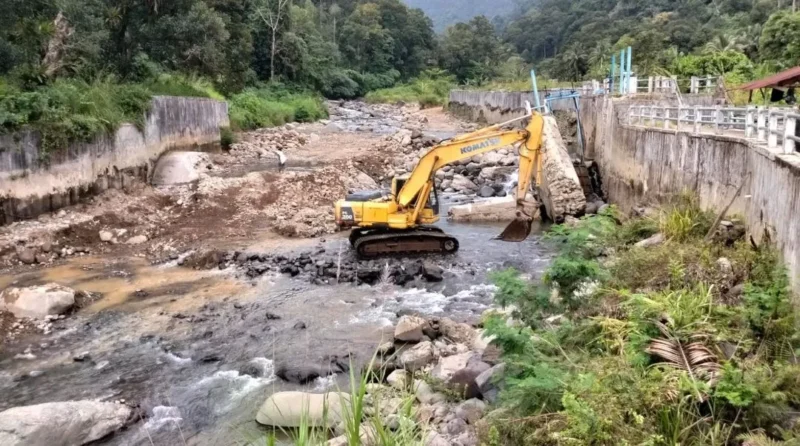 Pemko Padang mulai rehabilitasi bendungan dan drainase pascabanjir di sejumlah lokasi. (Foto: Pemko Padang)
