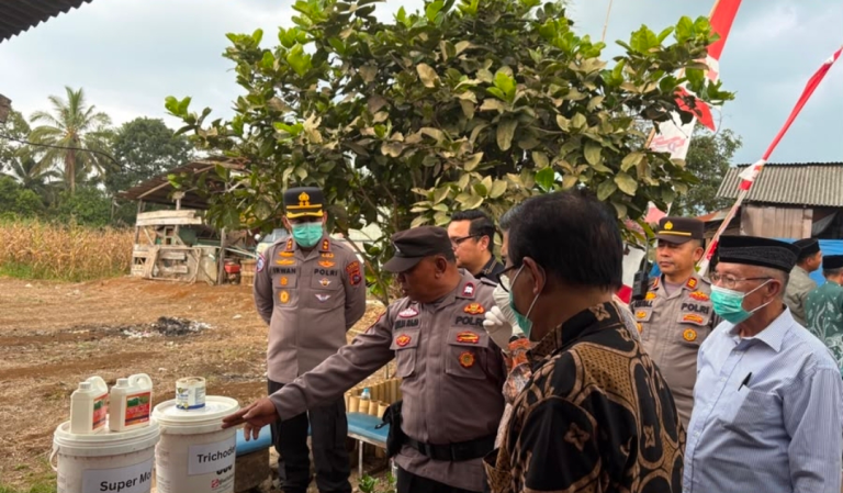 Tim Kompolnas 2026 melakukan visitasi dan verifikasi Rumah Kompos Sago Mandiri di Jorong Koto Baru, Nagari Banda Dalam, Kecamatan Situjuh Limo Nagari, Kabupaten Lima Puluh Kota, Jumat (21/8/2026). (Foto: Polda Sumbar)