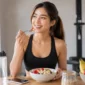 Ilustrasi sarapan sebelum gym. (Foto: AI Generated)