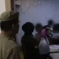 Personel Satpol PP Padang mendatangi penginapan pada Kamis (27/8/2026) dinihari. (Foto: Satpol PP Padang)