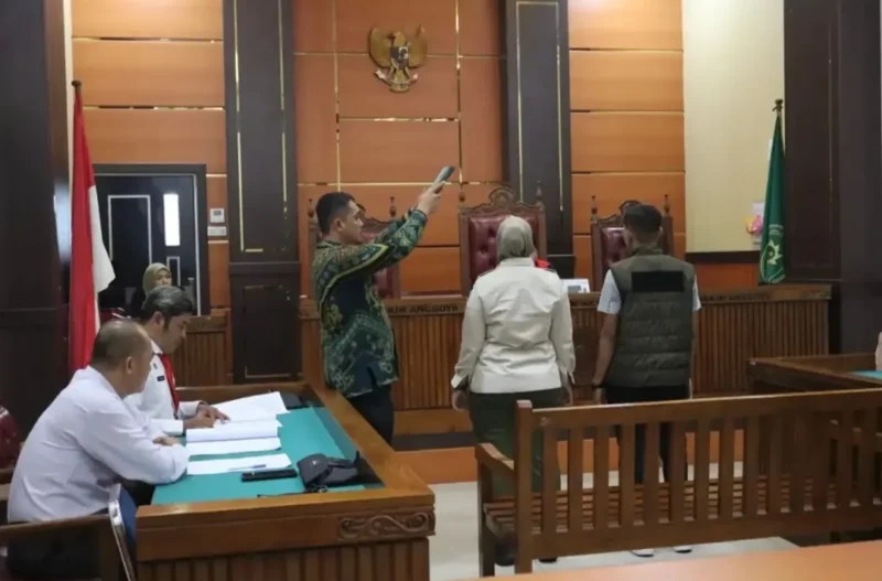 Suasana sidang Tipiring terhadap dua pelanggar Perda di PN Padang, Kamis (6/8/2026). (Foto: Dok. Humas Satpol PP Padang)