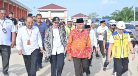 Gubernur Sumbar Mahyeldi Ansharullah saat membuka MPLS Tahun Ajaran 2026/2027 di SRT 3 Dharmasraya, Kabupaten Dharmasraya, Jumat (31/7/2026). (Foto: ADPSB)