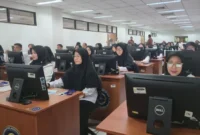 Sebanyak 3.220 calon petugas haji dari unsur tenaga kesehatan mengikuti ujian CAT serentak di 34 titik BKN di seluruh Indonesia. (Foto: Kemenhaj)