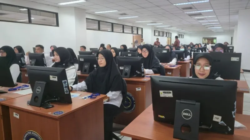 Sebanyak 3.220 calon petugas haji dari unsur tenaga kesehatan mengikuti ujian CAT serentak di 34 titik BKN di seluruh Indonesia. (Foto: Kemenhaj)