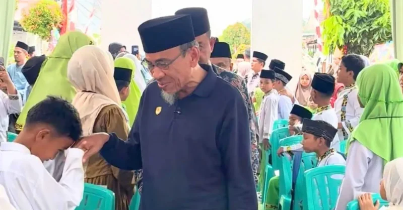 Wakil Wali Kota Padang Maigus Nasir menghadiri Semarak Maulid Nabi Muhammad SAW 1448 H di Masjid Al Muhajirin, Komplek Papcy, Kelurahan Ampang, Minggu (9/8/2026). (Foto: Pemko Padang)