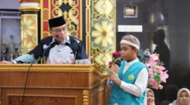 Wakil Wali Kota Padang, Maigus Nasir saat kegiatan Semarak Maulid Nabi Muhammad SAW 1448 H di Masjid As Sa'adah, Kelurahan Parak Gadang Timur, Minggu (2/8/2026). (Foto: Pemko Padang)