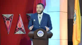Wali Kota Padang Fadly Amran menyampaikan sambutan saat Seminar Pendidikan Padang Juara di Auditorium UNP, Kamis (6/8/2026). (Foto: Pemko Padang)