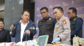 DJP bersama Polda Metro Jaya membongkar jaringan produksi dan peredaran meterai ilegal di lima wilayah Indonesia. (Foto: DJP)