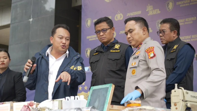 DJP bersama Polda Metro Jaya membongkar jaringan produksi dan peredaran meterai ilegal di lima wilayah Indonesia. (Foto: DJP)