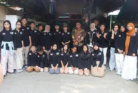 Pelepasan rombongan siswa Yari School Padang untuk mengikuti program pertukaran pelajar ke Uyoma Hariu School, Finlandia, Kamis (13/8/2026). (Foto: Pemko Padang)