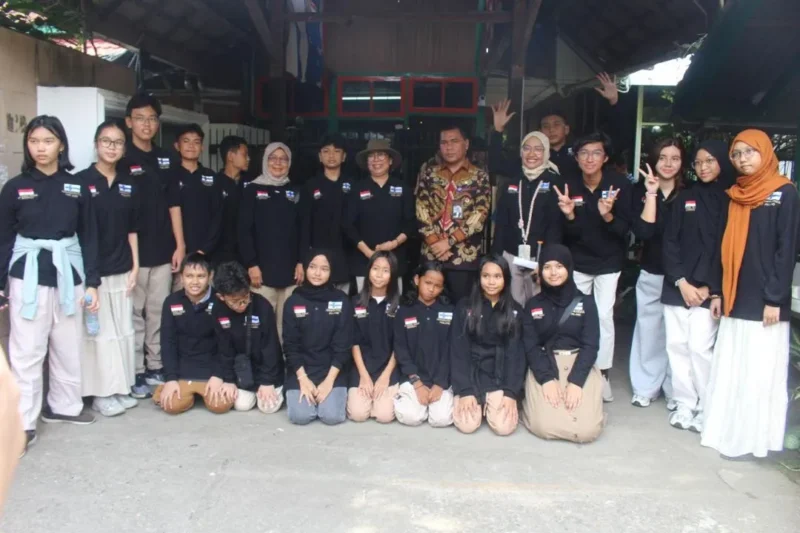 Pelepasan rombongan siswa Yari School Padang untuk mengikuti program pertukaran pelajar ke Uyoma Hariu School, Finlandia, Kamis (13/8/2026). (Foto: Pemko Padang)