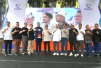 Menteri Ekraf Teuku Riefky Harsya didampingi Wali Kota Padang Fadly Amran membuka kegiatan Talk on Taste di Mini Stage Kawasan Kota Tua, Minggu (9/8/2026). (Foto: Pemko Padang)