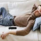 Ilustrasi tidur saat menghadapi masalah. (Foto: Pexels)
