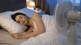 Ilustrasi tidur dengan kipas angin. (Foto: AI Generate)