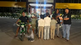 Tiga bocah pembobol puluhan gerai di Plaza Andalas Padang diamankan di Mapolresta Padang. (Foto: Polresta Padang)
