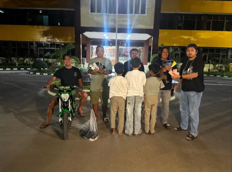 Tiga bocah pembobol puluhan gerai di Plaza Andalas Padang diamankan di Mapolresta Padang. (Foto: Polresta Padang)