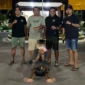 Tim Klewang Polresta Padang mengamankan pelaku pencurian dengan modus menuduh korban melakukan perbuatan senonoh di dalam mobil. (Foto: Polda Sumbar)